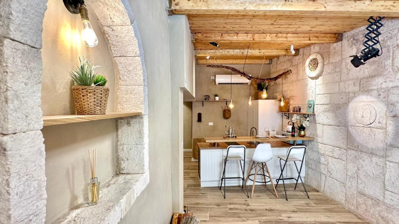 Boutique Apartment In Heart Of Haifa Buitenkant foto