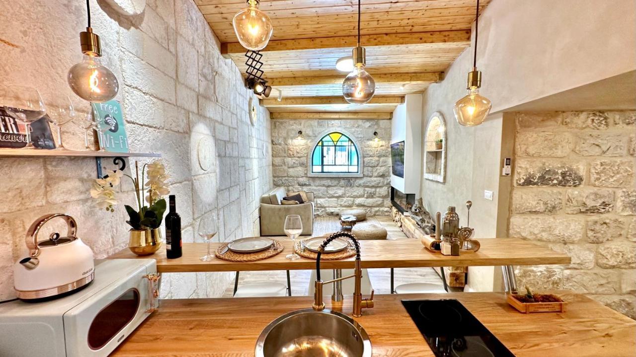 Boutique Apartment In Heart Of Haifa Buitenkant foto
