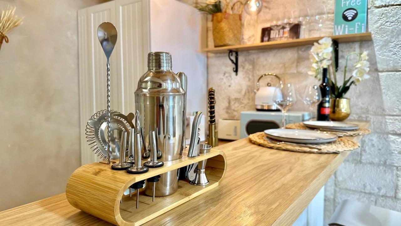 Boutique Apartment In Heart Of Haifa Buitenkant foto
