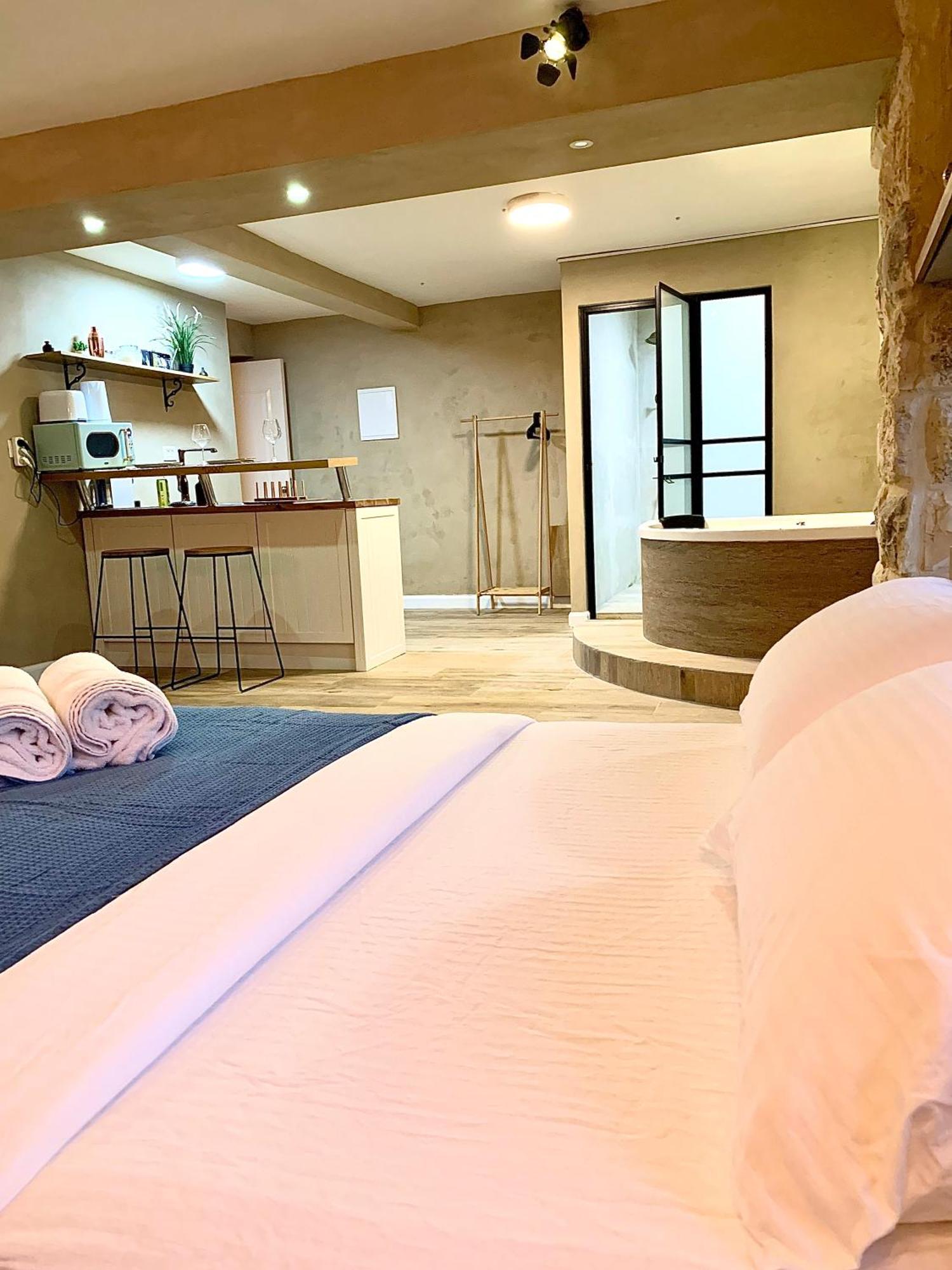 Boutique Apartment In Heart Of Haifa Kamer foto